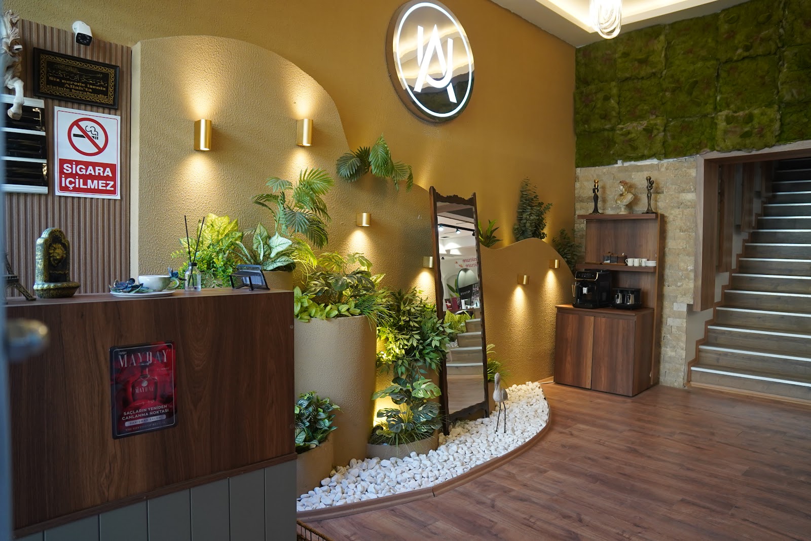 AYAZ VE UĞUR HAİR HOUSE