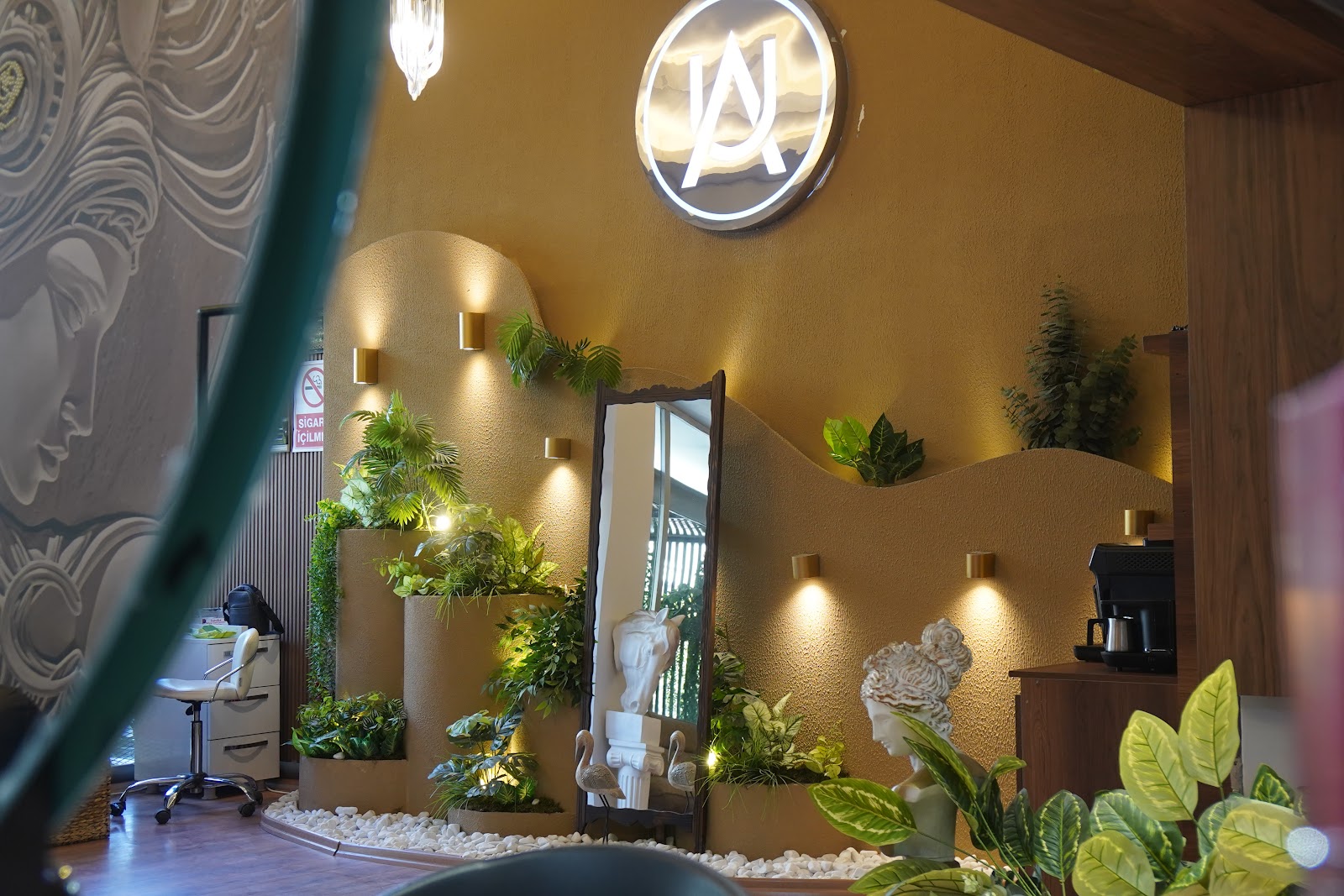 AYAZ VE UĞUR HAİR HOUSE