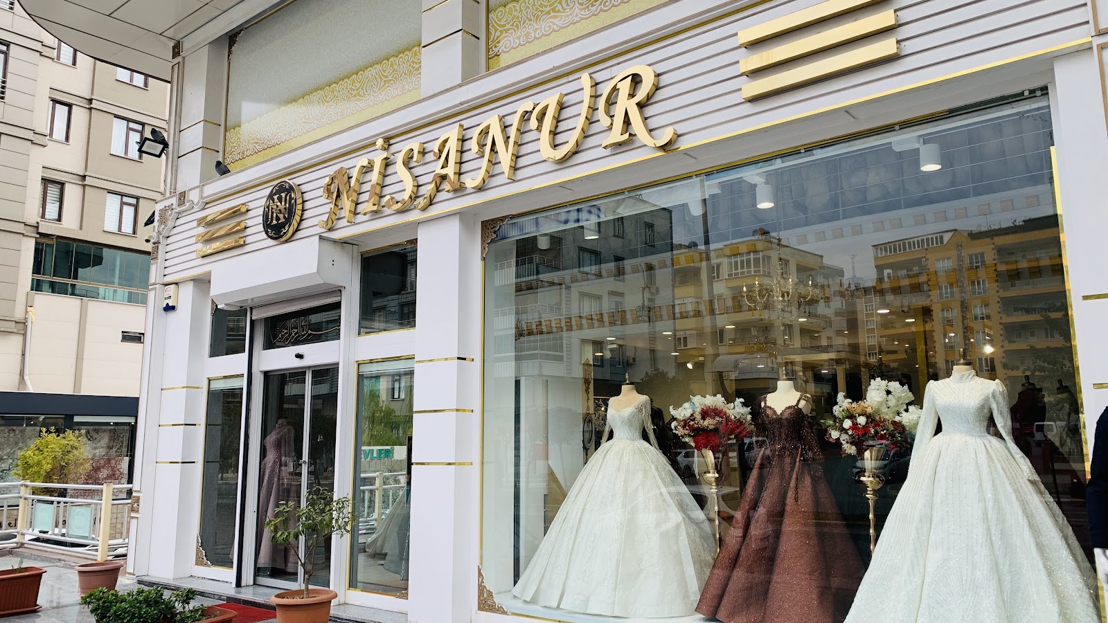 Nisanur gelinlik